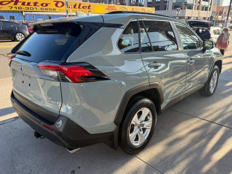 2020 Toyota RAV4 Hybrid XLE