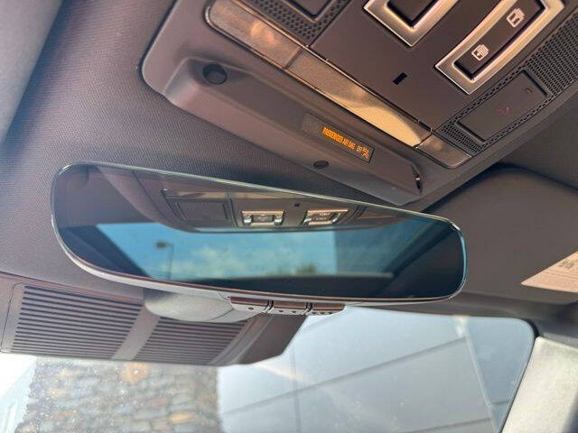 2025 Land Rover Defender 130 P400 X-Dynamic SE