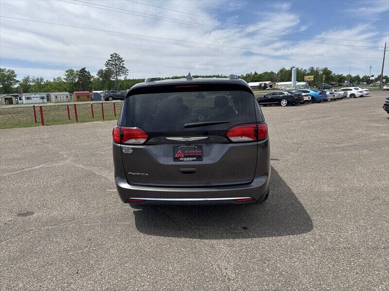 2017 Chrysler Pacifica Touring-L Plus