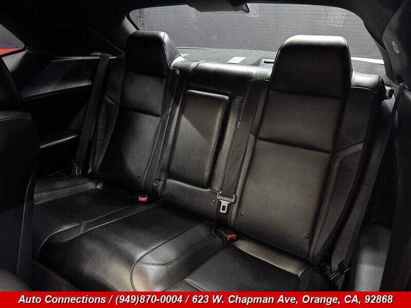 2015 Dodge Challenger SXT Plus