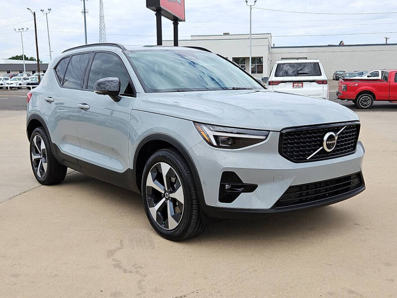 2026 Volvo XC40 B5 Plus