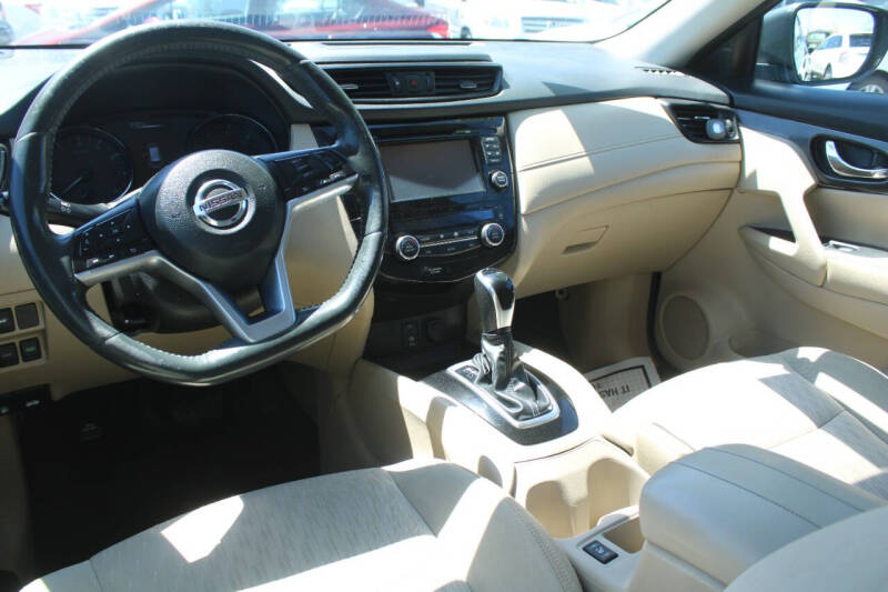 2017 Nissan Rogue SV