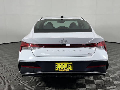 2025 Hyundai Elantra Hybrid Limited