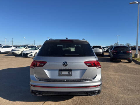 2024 Volkswagen Tiguan SE R-Line Black