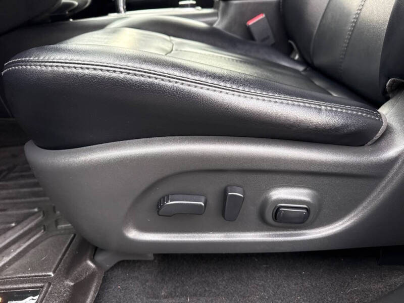 2019 Nissan Pathfinder SL