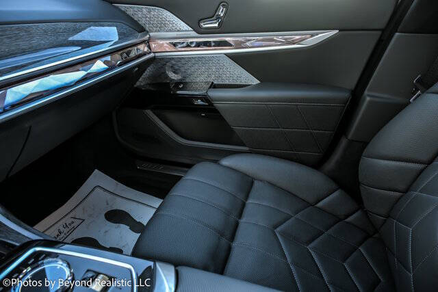 2025 BMW 7 Series 740i xDrive