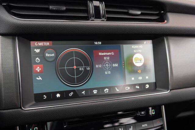 2018 Jaguar XF Sportbrake 24