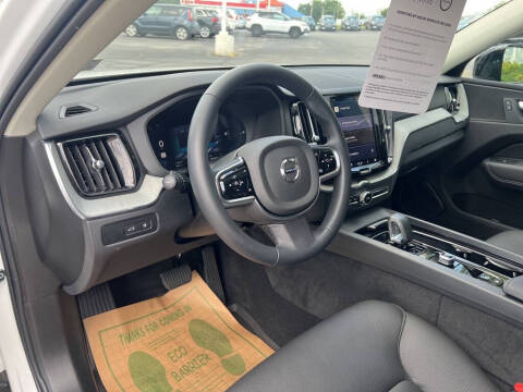 2025 Volvo XC60 T8 Plus Dark Theme