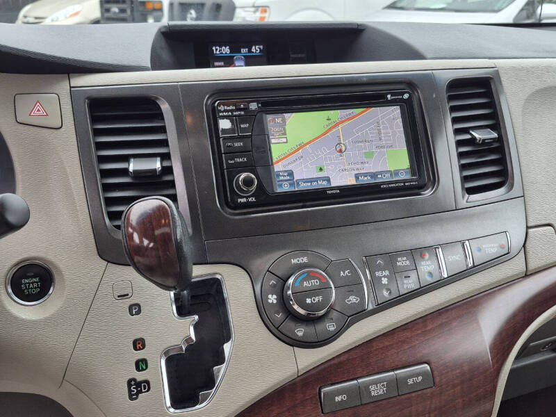 2014 Toyota Sienna XLE 8-Passenger