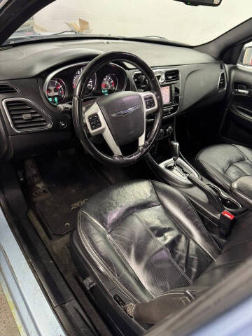 2012 Chrysler 200 Limited