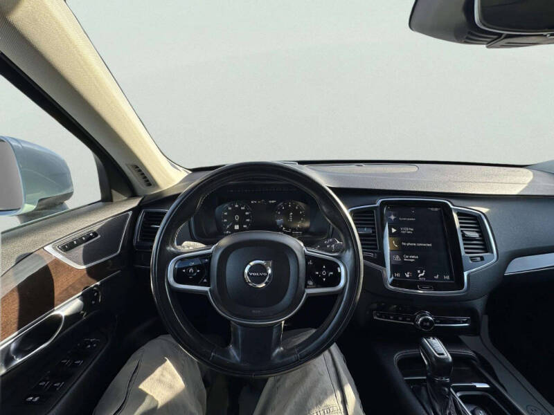 2019 Volvo XC90 T6 Momentum