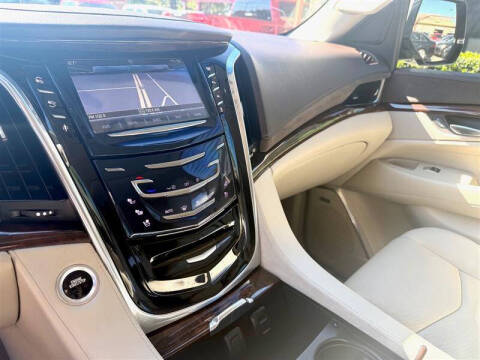 2016 Cadillac Escalade Luxury Collection