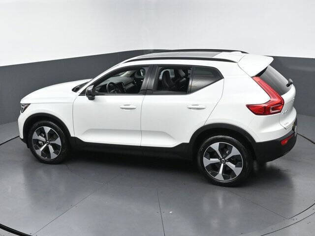 2026 Volvo XC40 B5 Plus