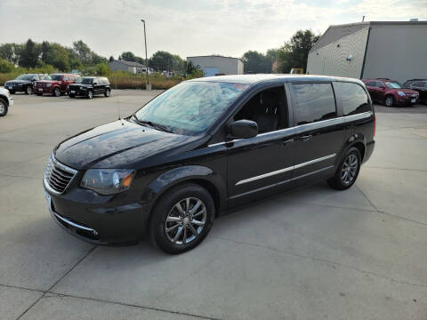 2014 Chrysler Town and Country for sale at De Anda Auto Sales in Storm Lake IA