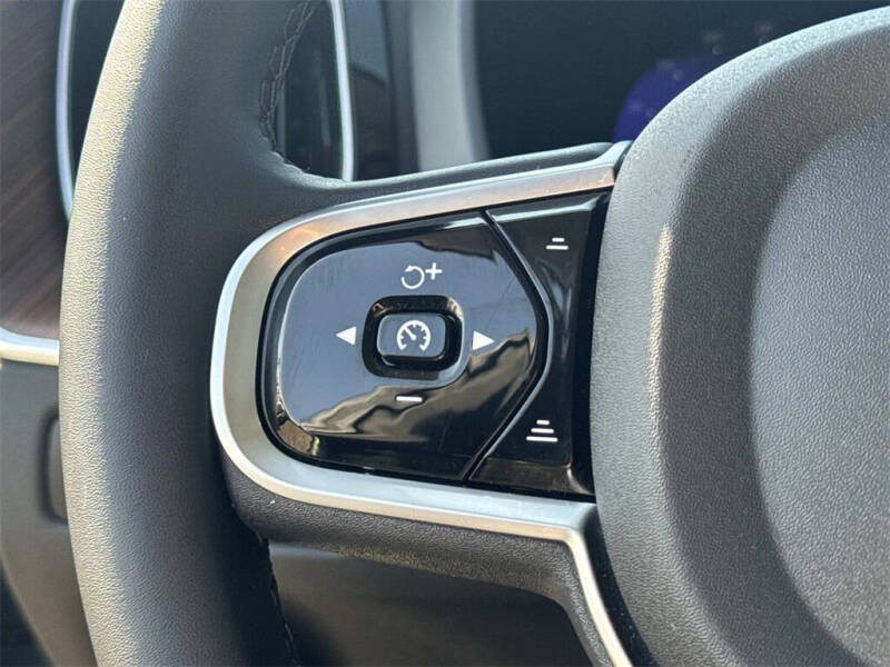 2024 Volvo XC60 B5 Plus Dark Theme