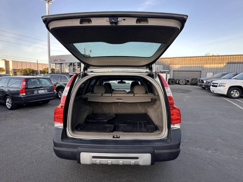 2005 Volvo XC70
