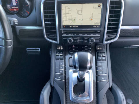 2014 Porsche Cayenne GTS