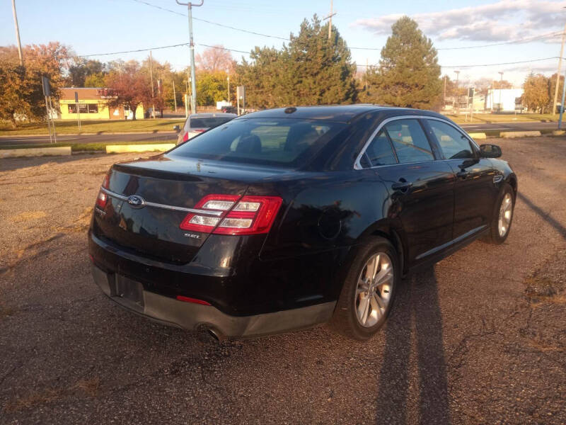 2013 Ford Taurus SEL photo 9