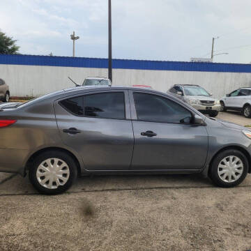 2019 Nissan Versa S Plus