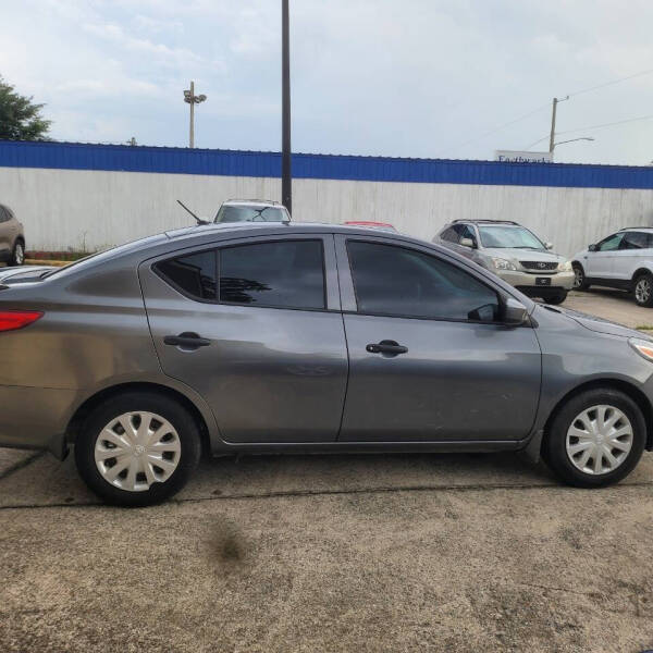 2019 Nissan Versa S Plus
