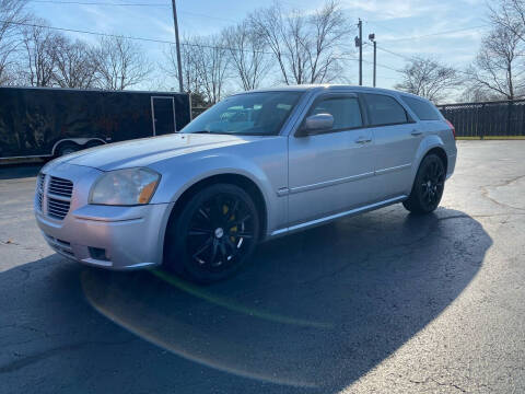 2005 Dodge Magnum for sale at CarSmart Auto Group in Orleans IN