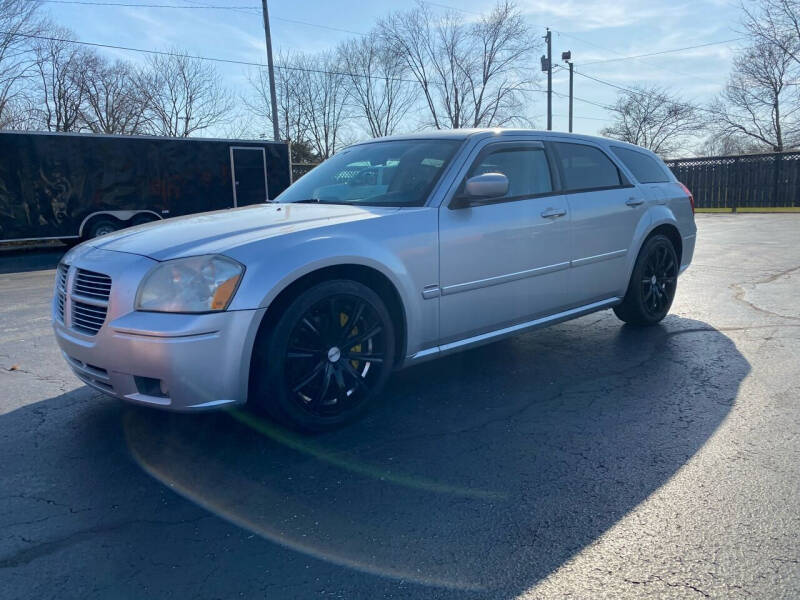 2005 Dodge Magnum for sale at CarSmart Auto Group in Orleans IN