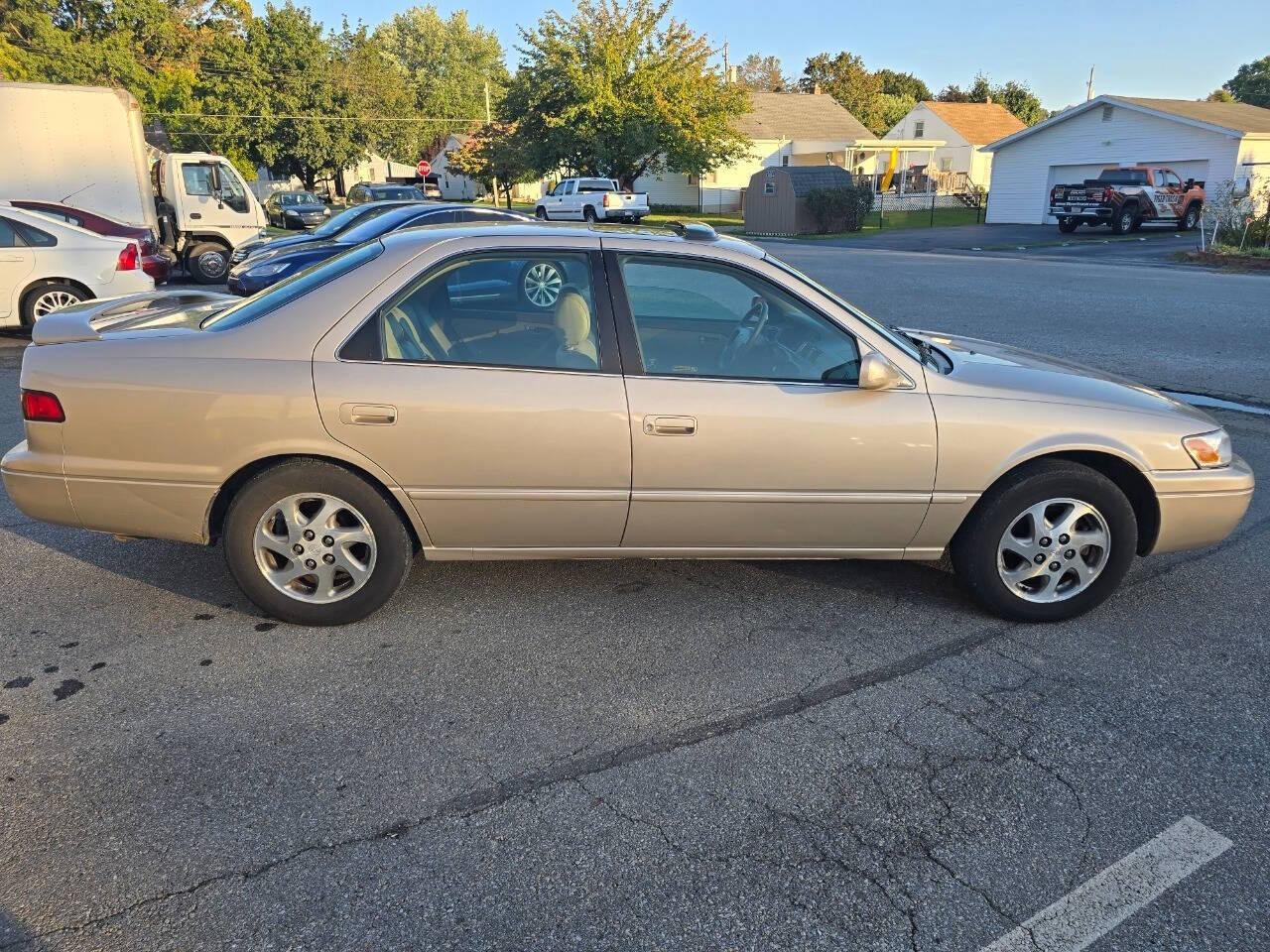 1998 Toyota Camry for sale at QUEENSGATE AUTO SALES in York, PA