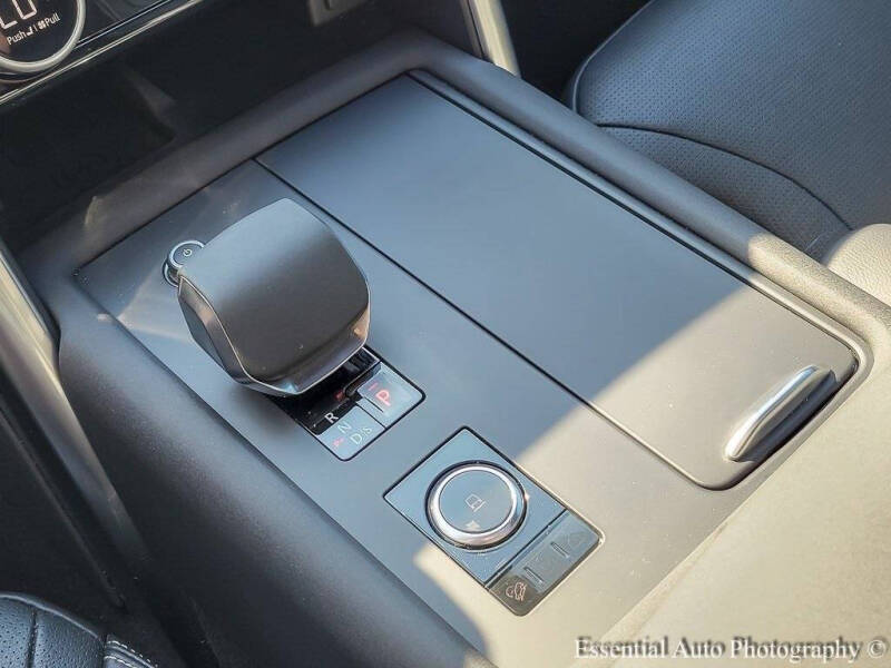 2024 Land Rover Discovery P300 Dynamic SE