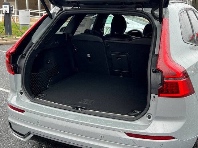 2026 Volvo XC60 B5 Ultra Black Edition