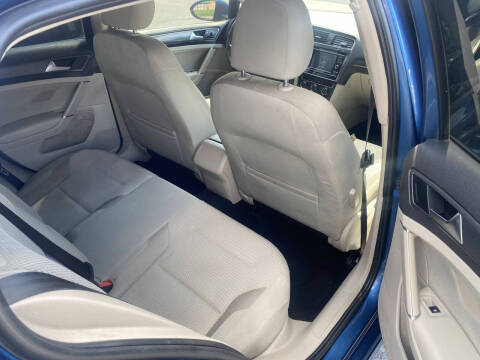 2018 Volkswagen Golf TSI S