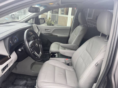 2015 Toyota Sienna XLE Premium 8-Passenger