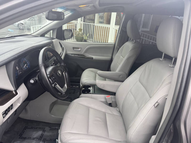 2015 Toyota Sienna XLE Premium 8-Passenger