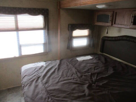 2016 Forest River Flagstaff Vlite 30WTBSK