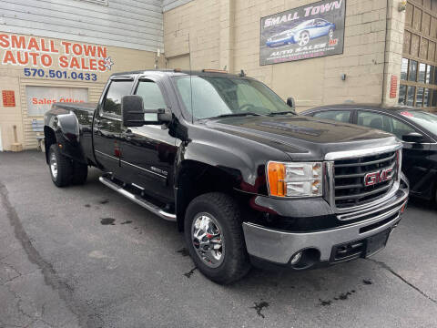 2010 GMC Sierra 3500HD for sale at Small Town Auto Sales Inc. in Hazleton PA