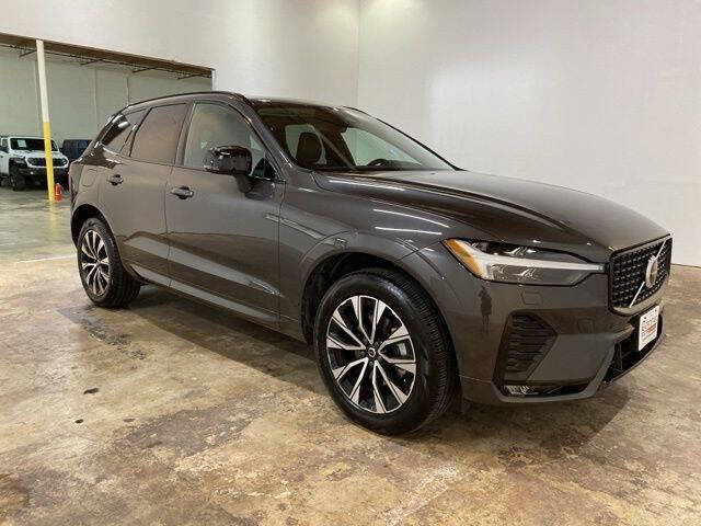 2025 Volvo XC60 B5 Core Dark Theme