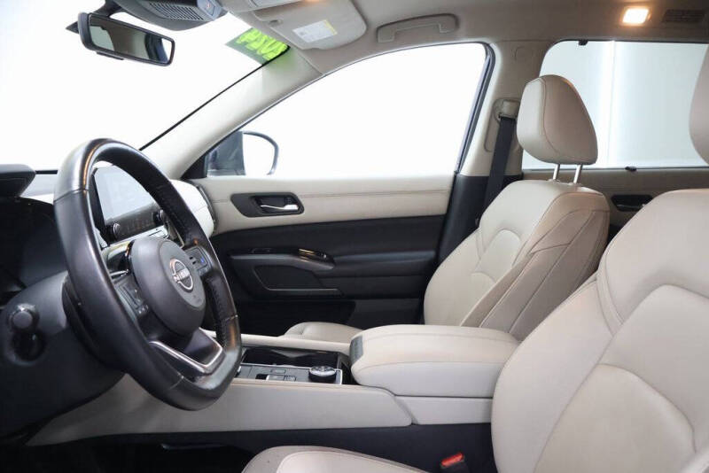 2024 Nissan Pathfinder SL