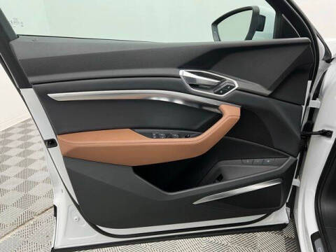 2021 Audi e-tron quattro Premium Plus