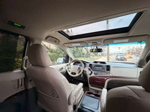 2013 Toyota Sienna XLE 8-Passenger