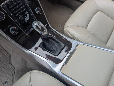 2013 Volvo XC70 T6 Premier Plus