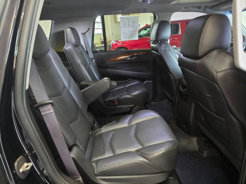 2017 Cadillac Escalade Luxury