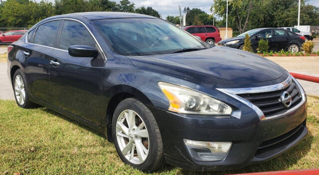 2014 Nissan Altima for sale at DURANGO AUTO CENTER LLC in Tulsa, OK