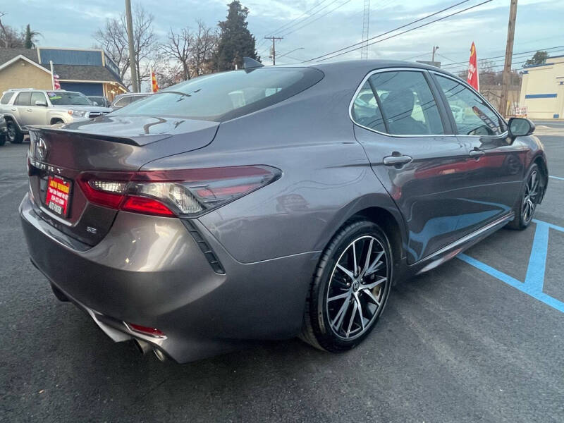 2022 Toyota Camry SE photo 12