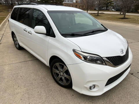 2017 Toyota Sienna for sale at Raptor Motors in Chicago IL