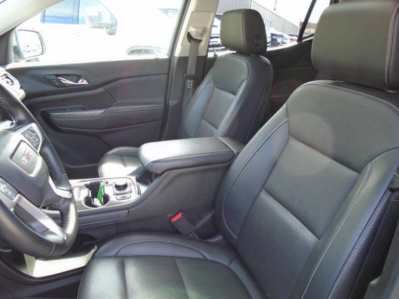 2023 GMC Acadia SLT