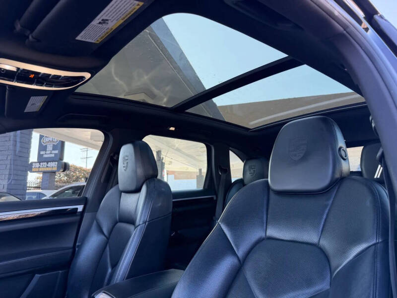 2017 Porsche Cayenne Platinum Edition