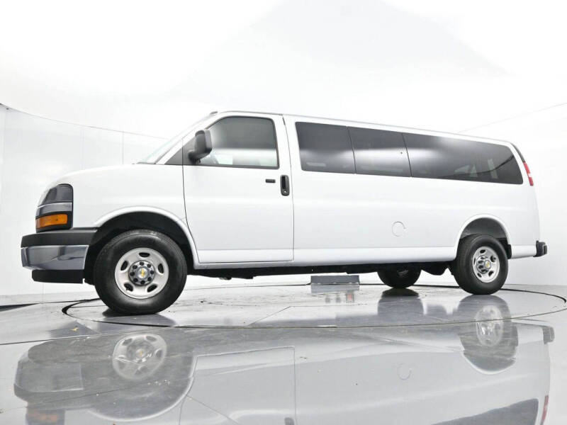 2025 Chevrolet Express LT 3500