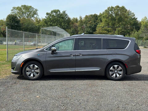 2017 Chrysler Pacifica Hybrid Platinum
