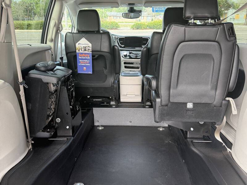 2024 Chrysler Pacifica Touring L
