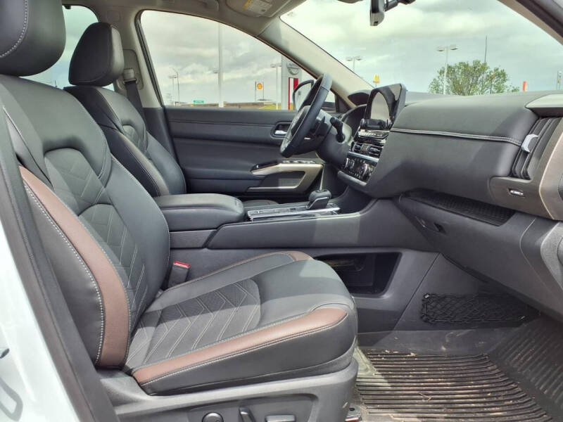 2025 Nissan Pathfinder Platinum