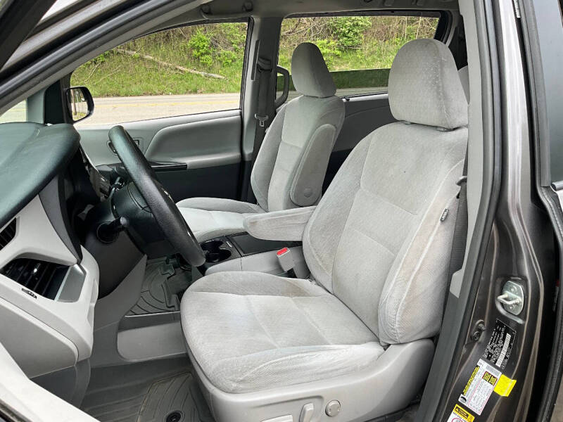 2015 Toyota Sienna LE 7-Passenger